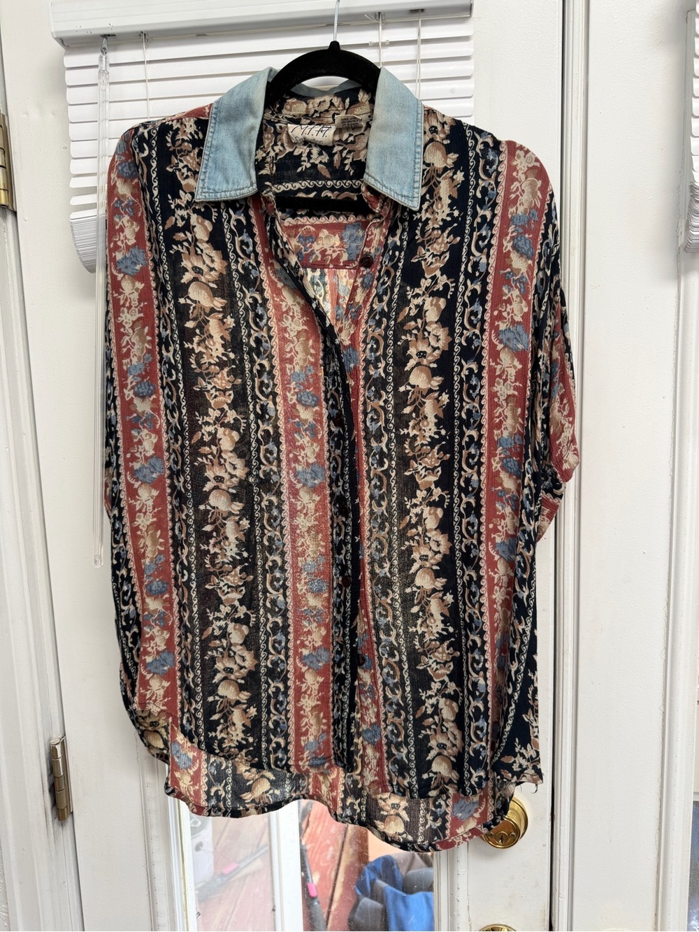 Unique Vintage Floral Top with Denim Collar Detailing